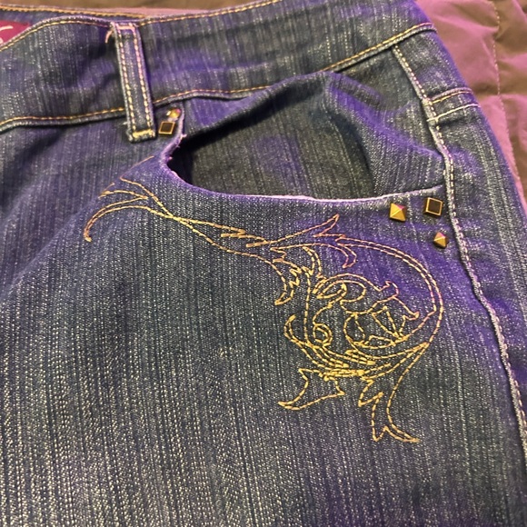 Gloria Vanderbilt Embroidered Wide Leg Jeans – Size 18 / 44” Outseam - Picture 2 of 7